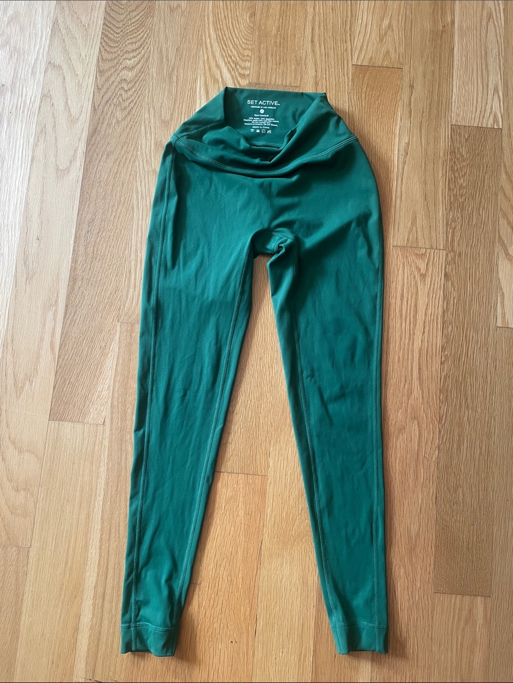 Women’s SET Active Emerald Green Performance Leggings. NEW